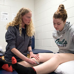Elizabeth Hutchins '19 treating a student-athlete