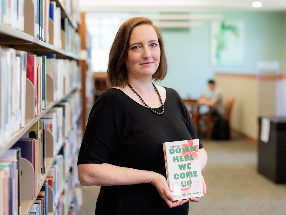 Professor of Communications Sara Johnson Allen has written a prize-winning first novel about complicated families and what defines home. 