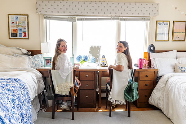 Annabelle Gray ’26 and Clare Wendell ’26