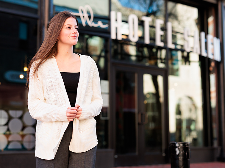 Student in front of Hotel Salem